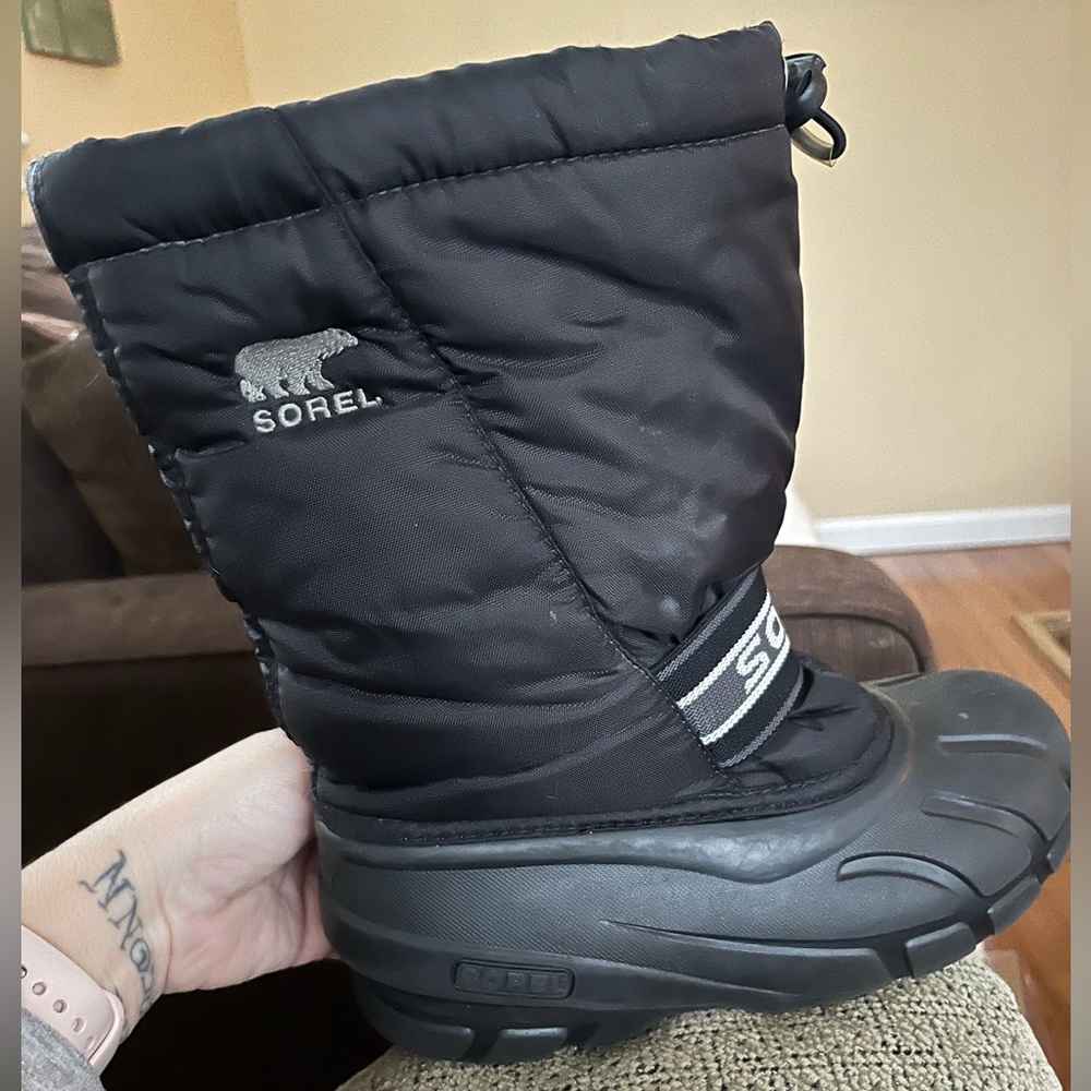 Black Sorel kids snow boots youth size 3